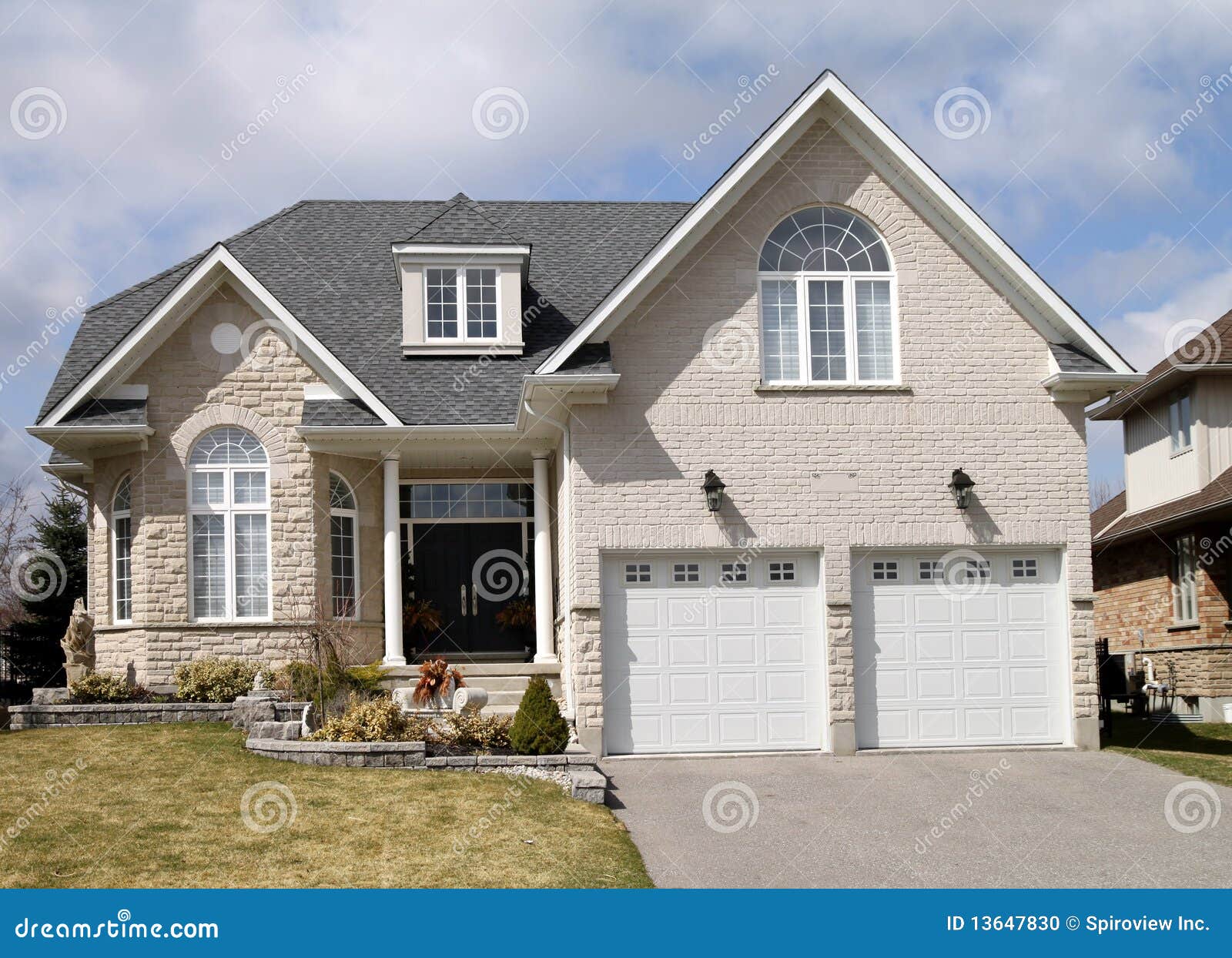 large-suburban-house-13647830.jpg