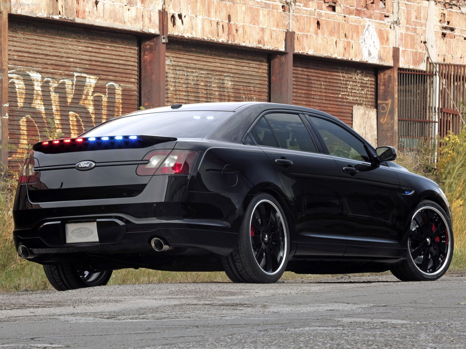 Ford-Taurus_Police_Interceptor_mp8_pic_76590.jpg