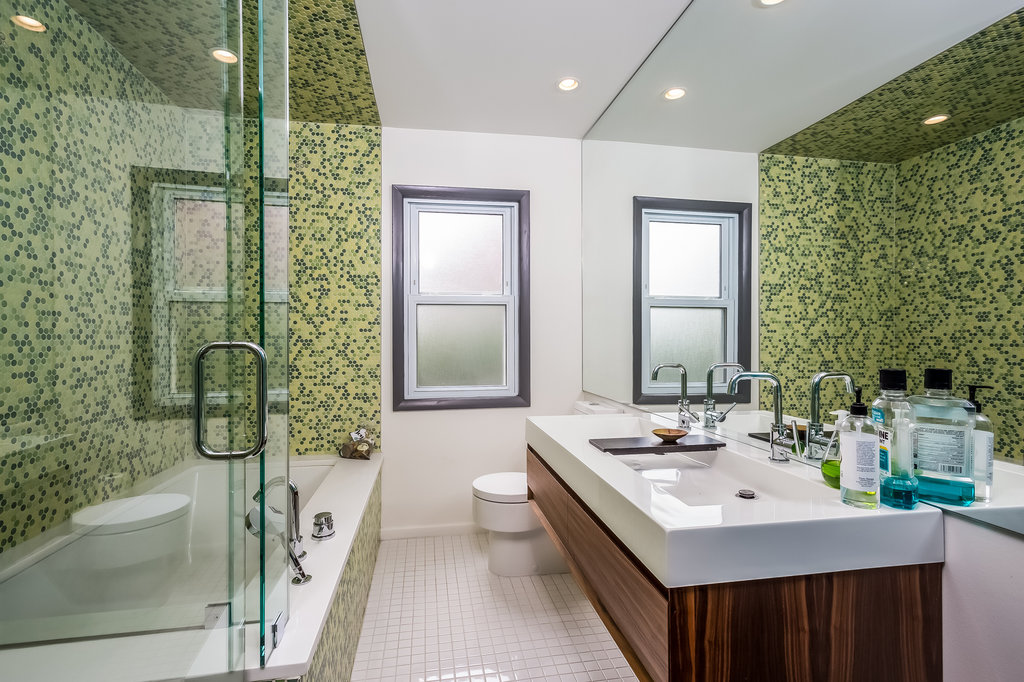 025-Bathroom-4468665-medium.jpg