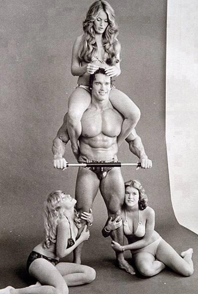 Arnold_With_The_Girls.jpg