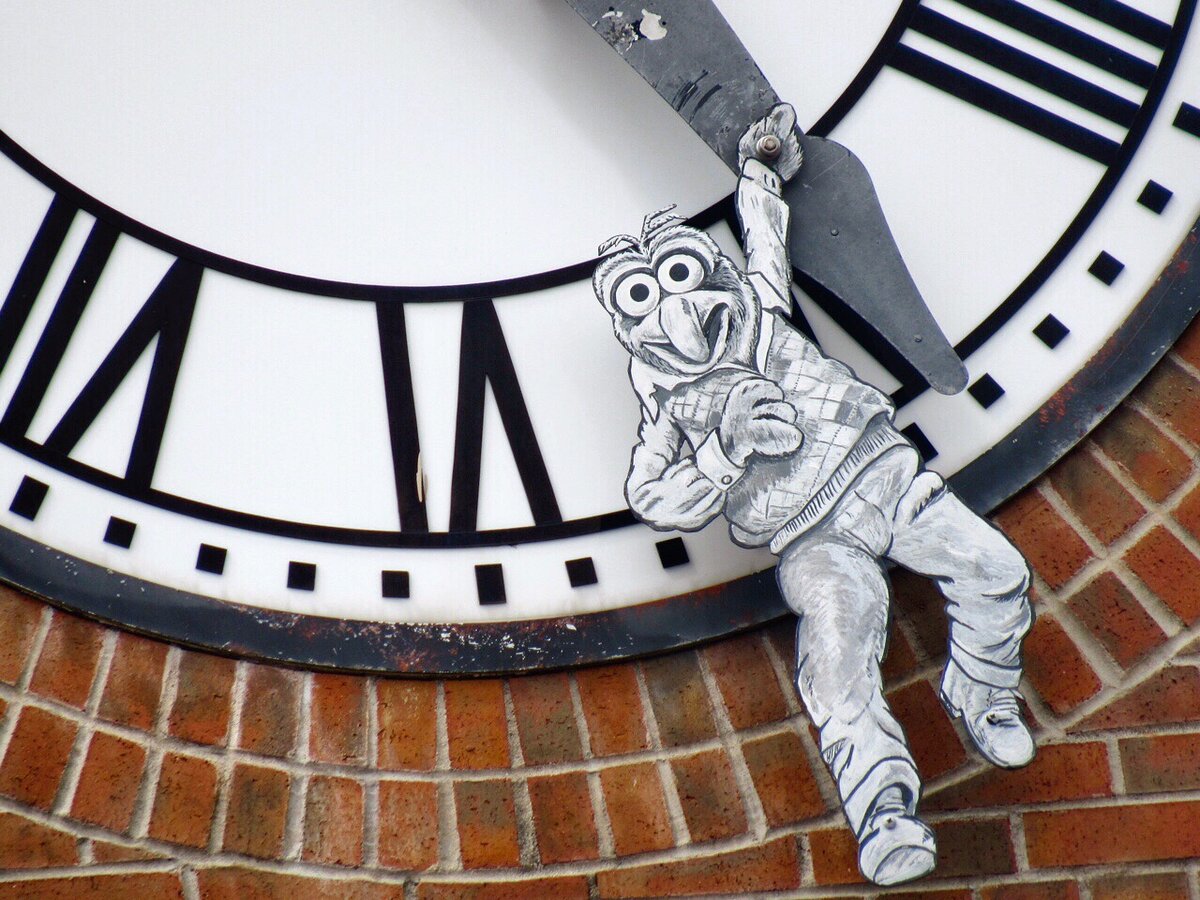 gonzo clock.jpg