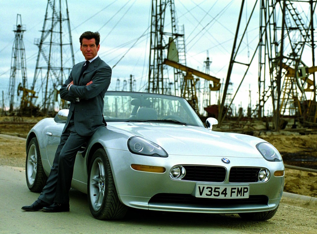 Pierce-Brosnan-and-the-BMW-Z8-The-World-is-Not-Enough-Promo-james-bond-32669337-2099-1548.jpg