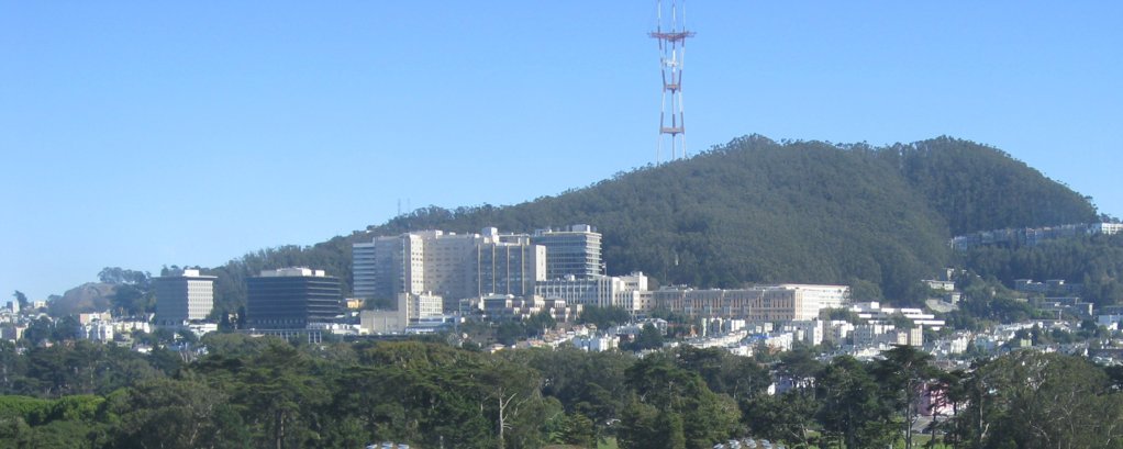 UCSF_Medical_Center_and_Sutro_Tower_in_2008.jpg