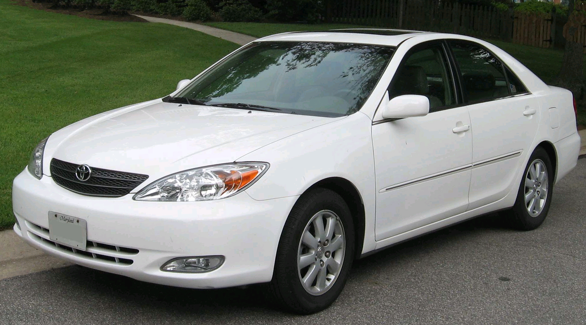 2002-2004_Toyota_Camry_2.jpg