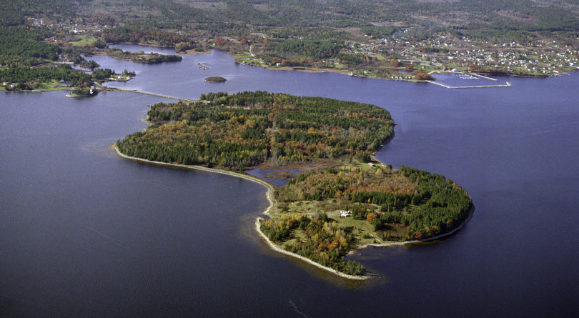 HOAX_ISLAND-OAK-ISLAND-810x445-1564587957.jpg