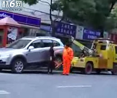 Shanghai+Lady+Drives+Off+With+Tow+Truck.jpg