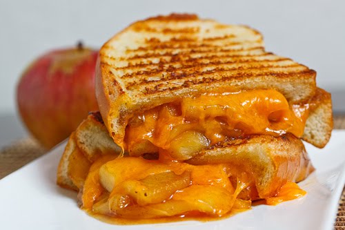 Caramelized+Apple+Grilled+Cheese+Sandwich+1+500.jpg