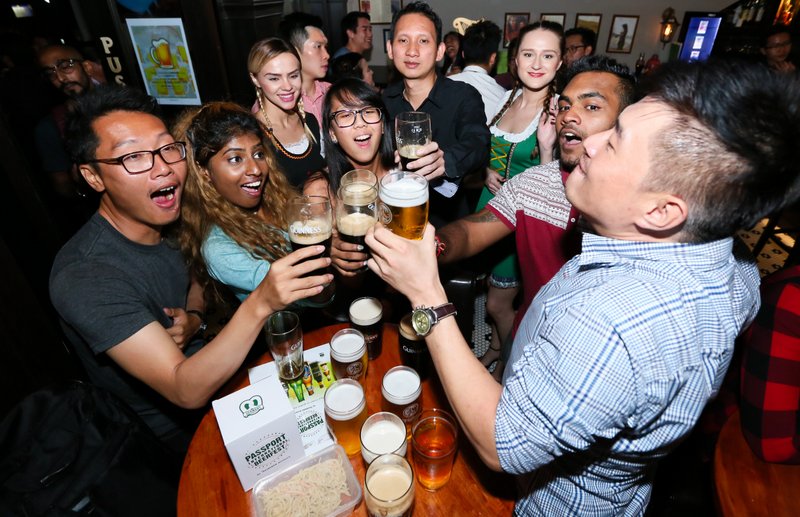 11-Fans-at-the-Passport-International-Beerfest-launch-say-cheers-to-global-experiences-during-the-launch-at-Trec-KL-on-Sept-22-2016..jpg