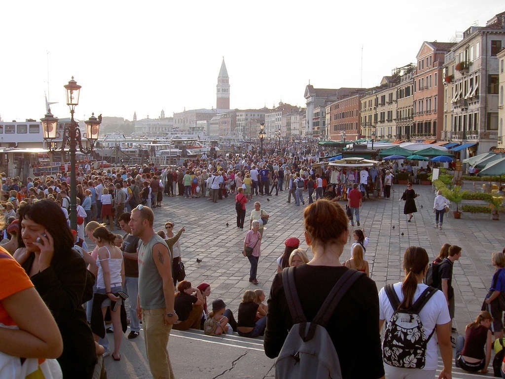 Italy-Venice-overrun-tourists.jpg