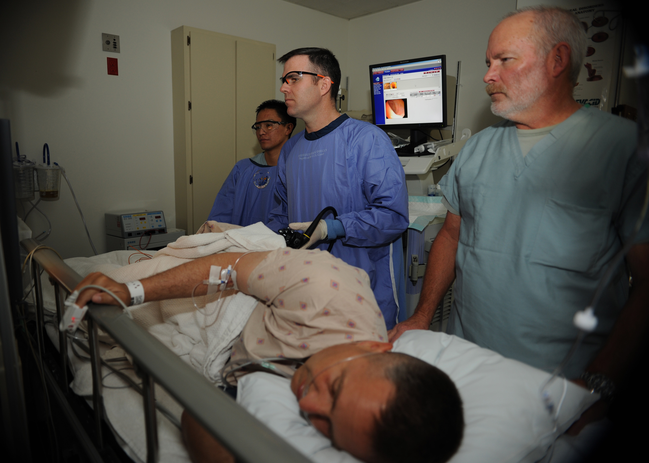 US_Navy_110405-N-KA543-028_Hospitalman_Urian_D._Thompson%2C_left%2C_Lt._Cmdr._Eric_A._Lavery_and_Registered_Nurse_Steven_Cherry_review_the_monitor_whil.jpg