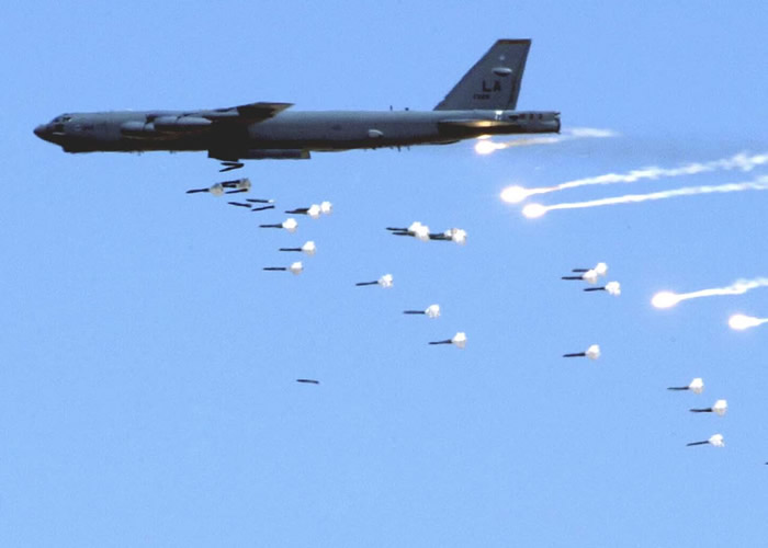 B_52_dropping_bombs.jpg