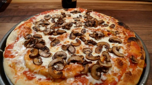 mushroom-pizza.jpg